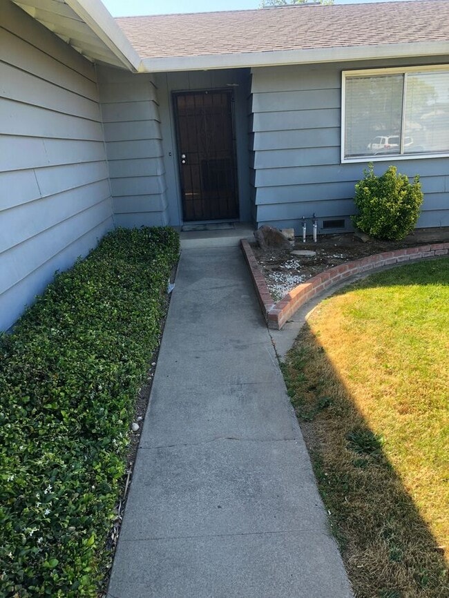 Building Photo - 3 bed 2 bath home for rent in SkyPark area Sacramento
