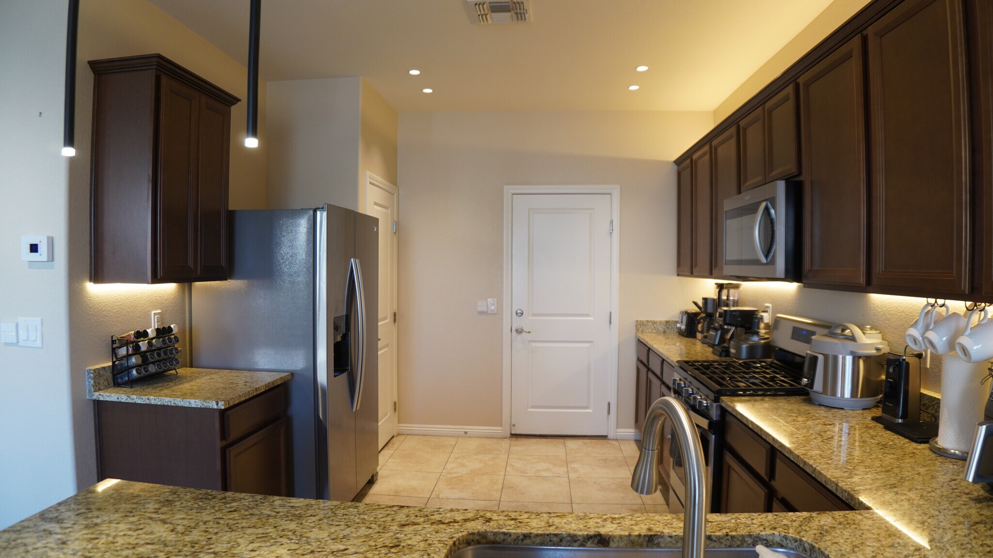Building Photo - 5532 Autumn Cliffs Way