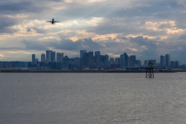 Building Photo - 285 Lynn Shore Dr