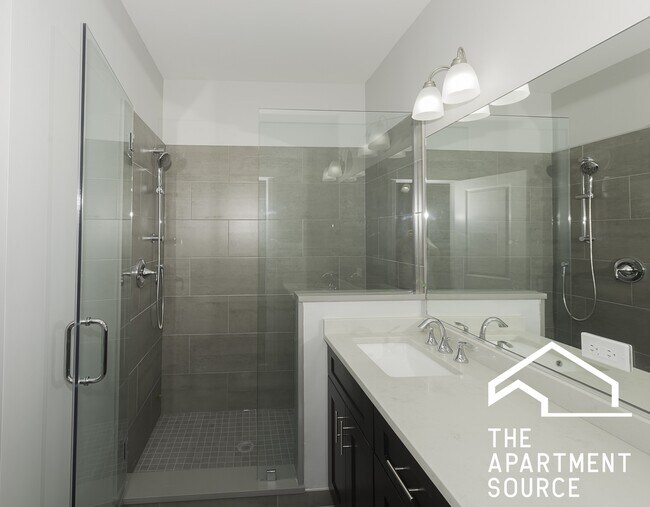 Building Photo - 2346 W Grand Ave