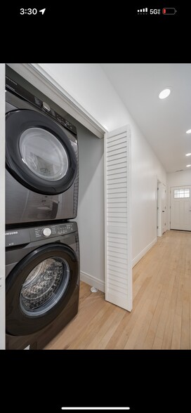 Building Photo - 2836 W 40th St