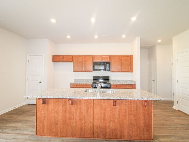 Building Photo - MOVE-IN Ready Home in New Market! $1,200 Rent Special!