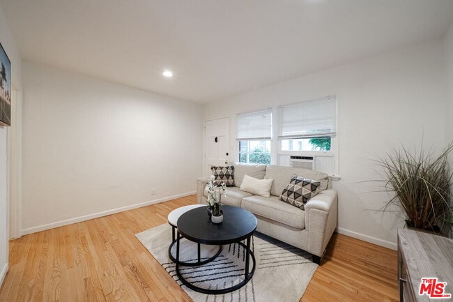 Building Photo - 823 Highland Ave