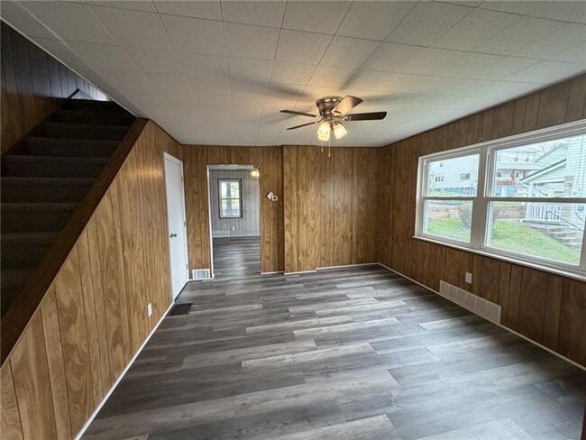 Building Photo - 1154 Eisenhower Dr