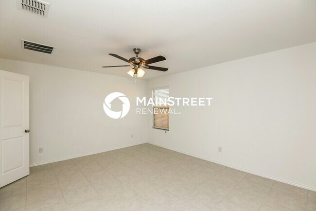 Building Photo - 4 Bedroom Pet-Friendly Home in Fort Worth, TX with Main Street Renewal