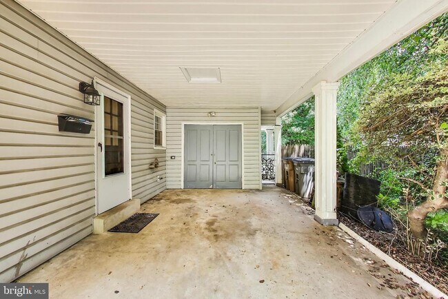 Building Photo - 10 Harvard Ct