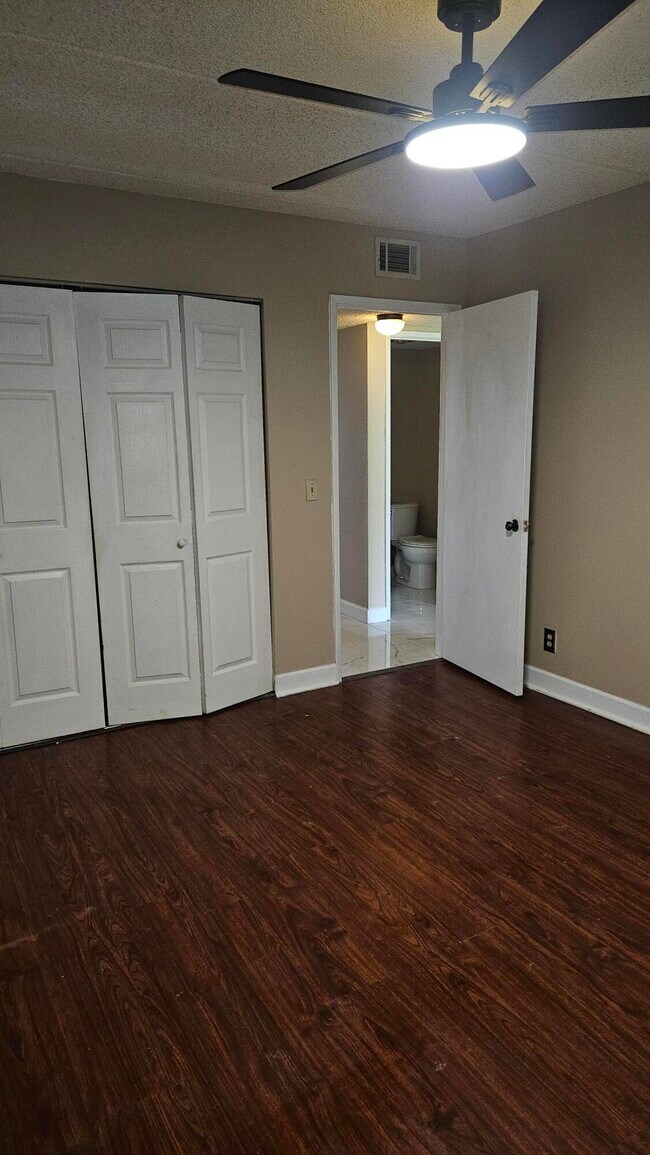 Building Photo - 300 Village Green Cir S