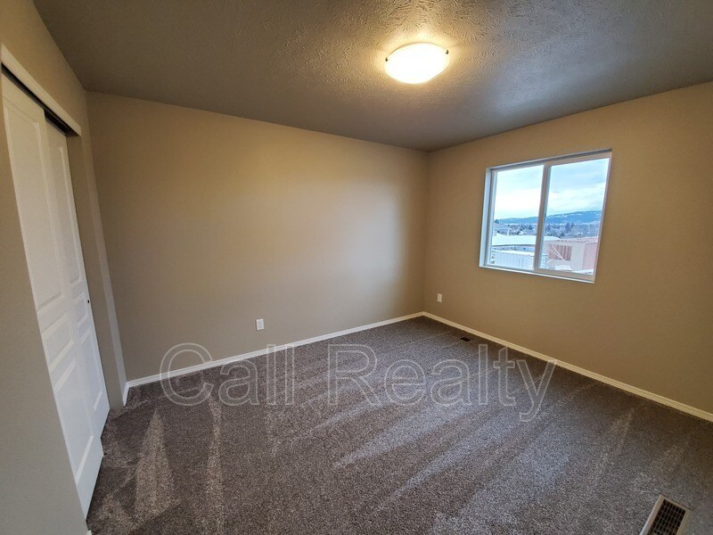 Building Photo - 18208 E Selkirk Ests Rd