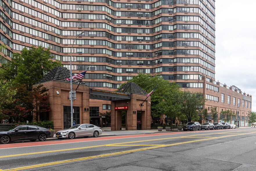 Building Photo - 635 W 42nd St