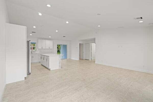 Building Photo - 5911 Seagrape Dr