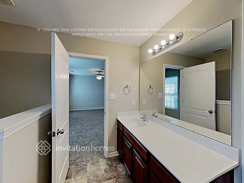 Building Photo - 1330 Cadre Cir