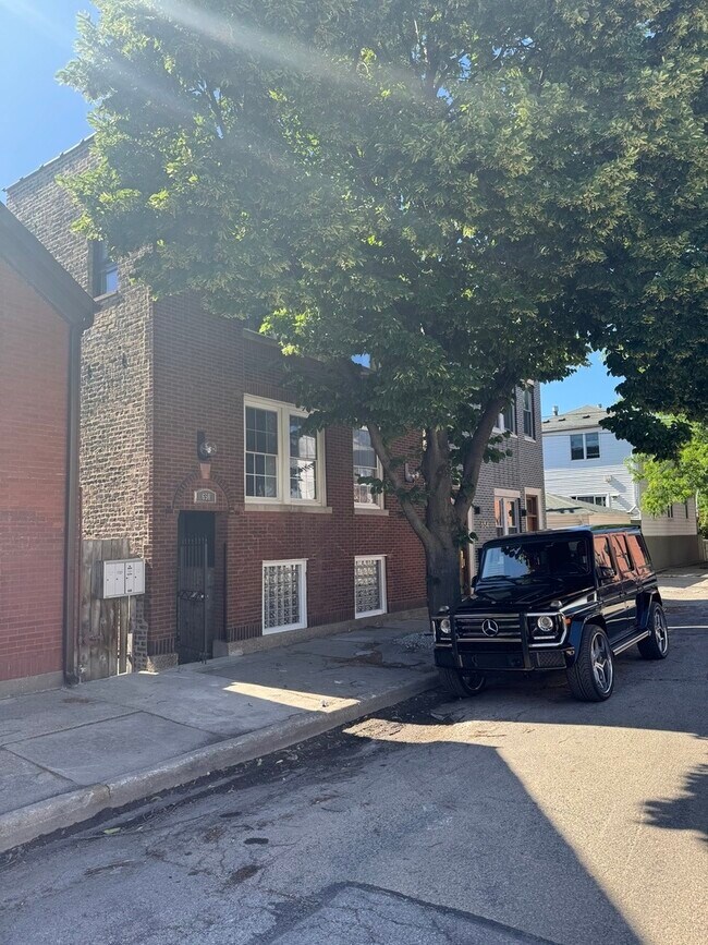 Primary Photo - 650 N Talman Ave