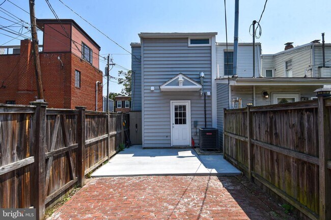 Building Photo - 518 N Patrick St