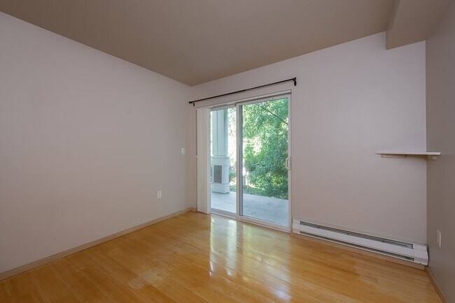 Building Photo - 5551 Lakemont Blvd SE