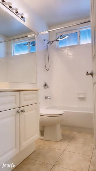 Building Photo - 327 Ainahou St