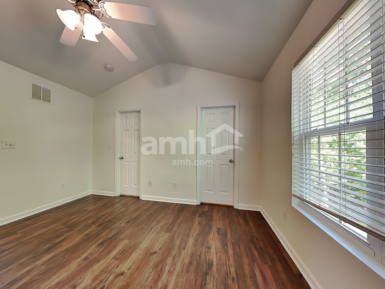 Building Photo - 1209 Plexor Ln