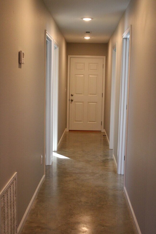 Building Photo - House for Rent – $1,400/month