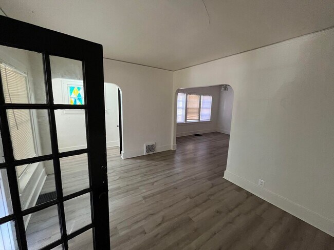 Building Photo - 2011-13 Pierce St