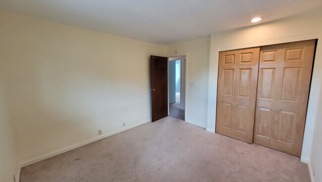 Building Photo - Spacious 5 Bedroom 3 Bath Duplex House w/ 2 car Garage and Gated Driveway in Mililani