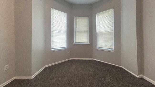 Building Photo - 3329 Ridge Ave