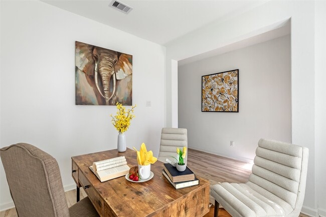 Building Photo - 1650 Chart Dr