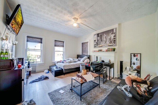Building Photo - Massive Newly Renovated 11-Bedroom House o...