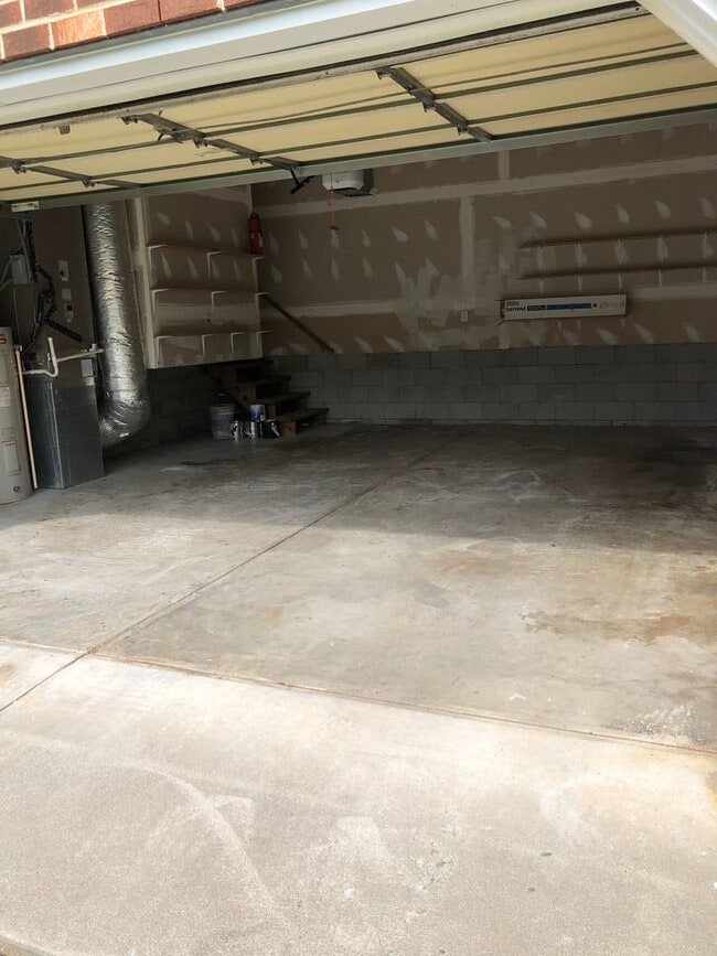 Building Photo - Stunning 4bdrm/2.5bth Home w/Loft Located in Chesterfield! Fenced in Backyard, 2 Car Garage, and ...