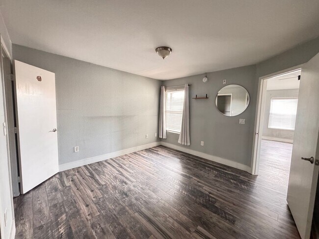 Building Photo - 2nd Floor 2 Bedroom Condo in Gated Community