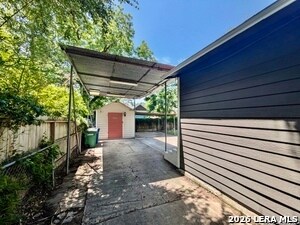 Building Photo - 304 E Mistletoe