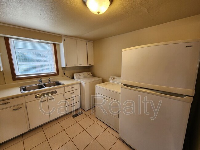 Building Photo - 1021 N Herald Rd