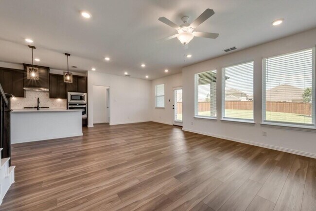 Building Photo - 2404 Swallowtail St