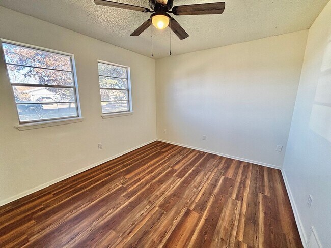 Building Photo - Freshly Remodeled 3 Bedroom 2 Bathroom Home in Frenship ISD