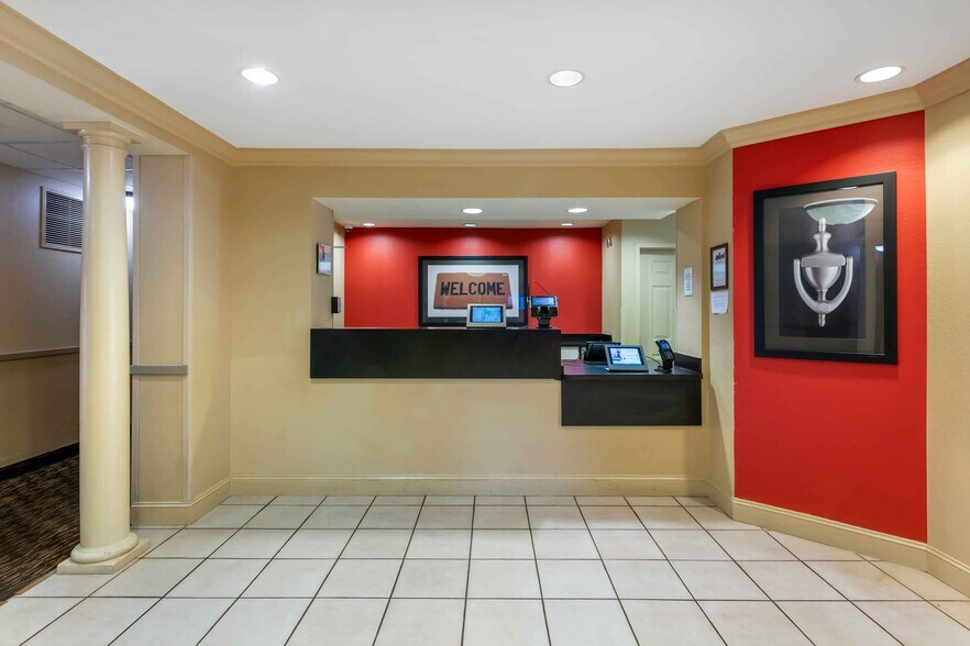 Building Photo - 6443 Westwood Blvd