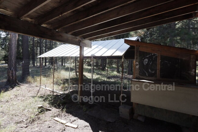 Building Photo - 15550 Rim Dr