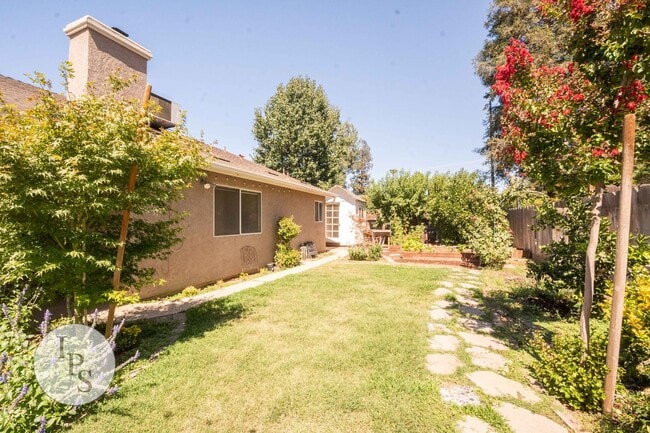 Building Photo - North Fresno Home, 3BR/2BA, Built 1991 – w...
