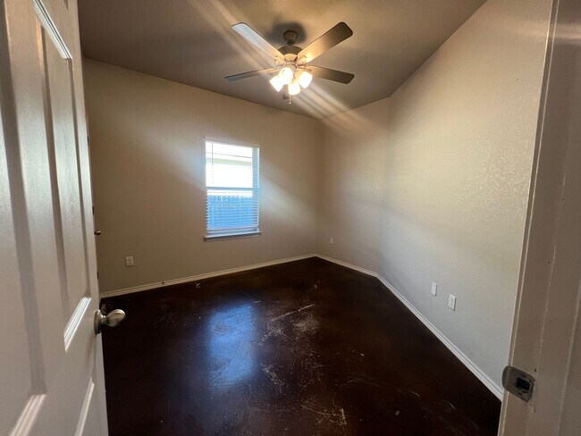 Building Photo - Luxury 3/2 Duplex in Seguin, Texas