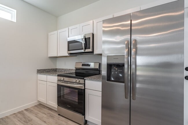 Building Photo - Newer 3BR Centerton Gem: Modern Living with Lawn Care Included!