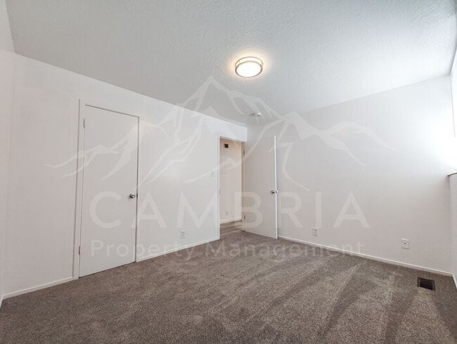 Building Photo - Cozy Updated 2 BR 1BA Condo in West Valley