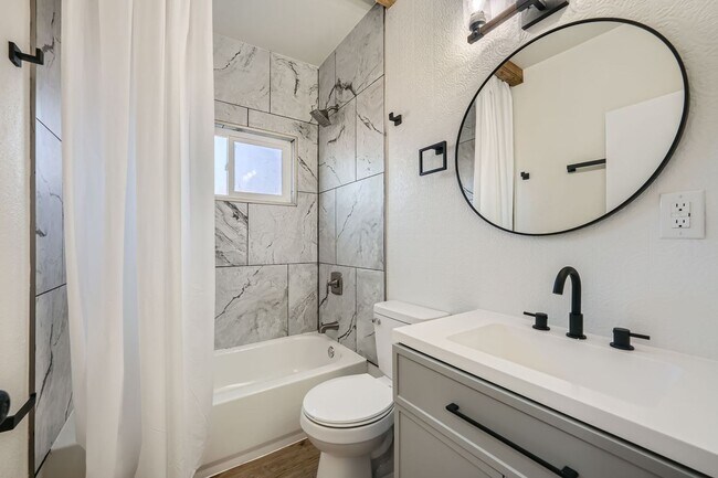 Building Photo - Stunning 2 Bedroom Newly Remodeled Modern Unit in Downtown Las Vegas