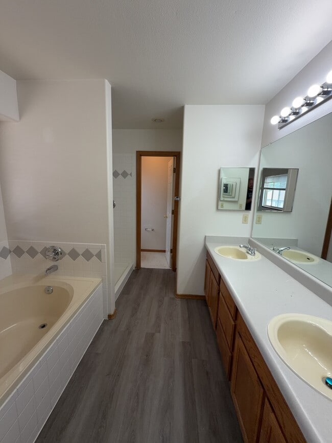 Building Photo - 2123 Fairweather Way