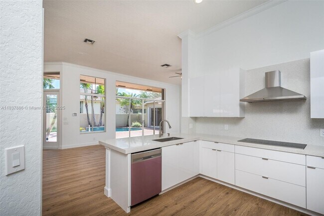 Building Photo - 2664 Edgewater Dr