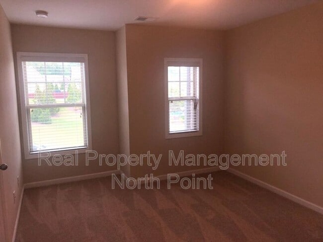 Building Photo - 1175 Hampton Oaks Dr