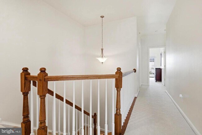 Building Photo - 7931 Crescent Park Dr