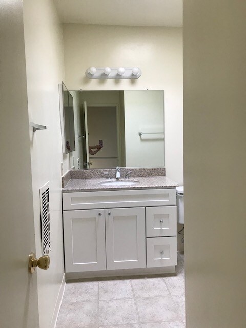 Upstairs full bath - 21107 Victor St