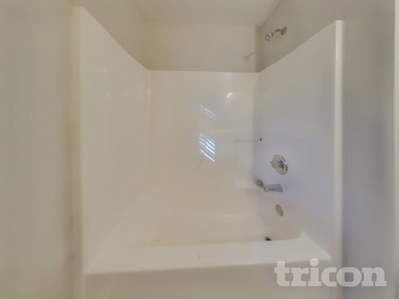 Building Photo - 40 Shenandoah Dr