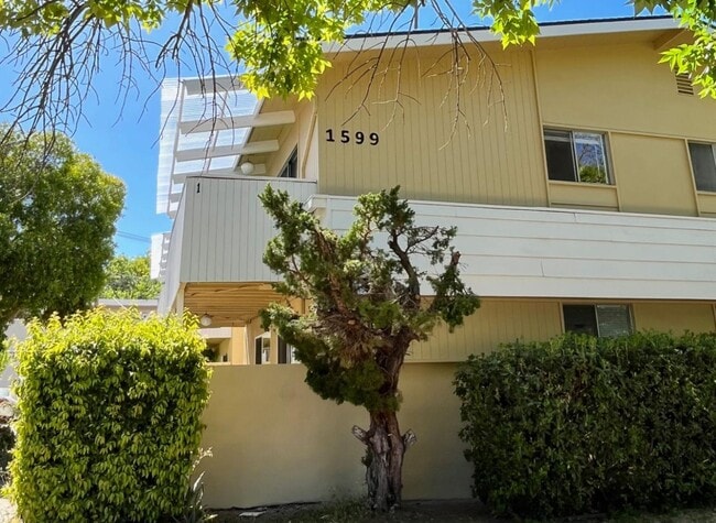 Building Photo - 1599 Maurice Ln