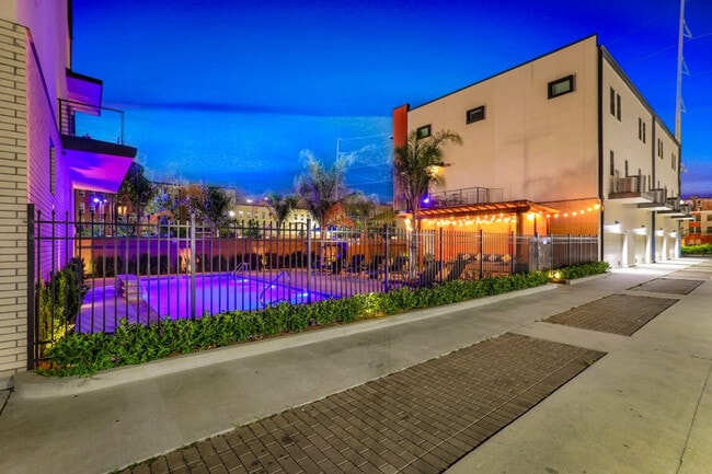 Building Photo - 3737 Bienville Ave