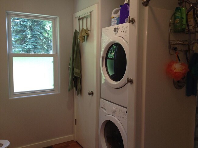 Building Photo - Private Country Oasis Minutes from Southbe...