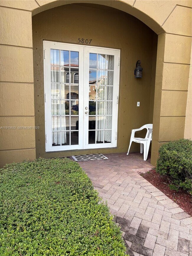 Building Photo - 5807 Hampton Hills Blvd