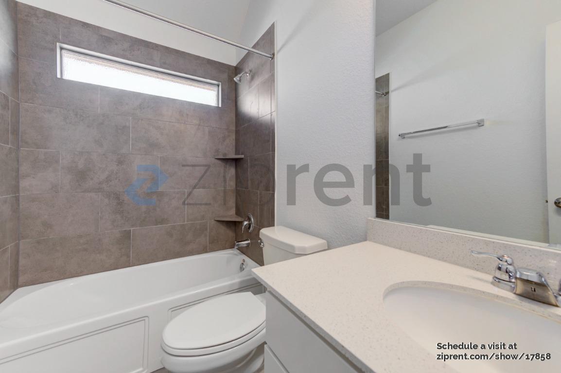 Building Photo - Unit